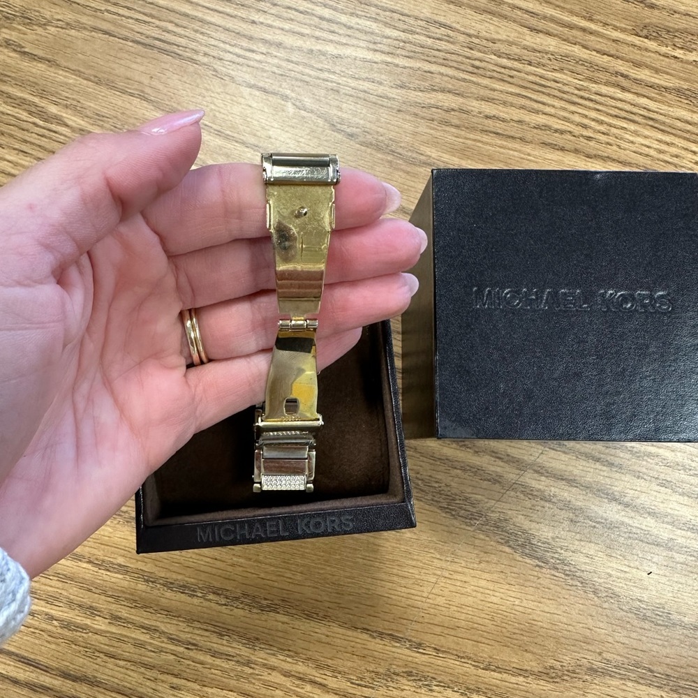 Michael Kors Watch - Picture 5 of 5